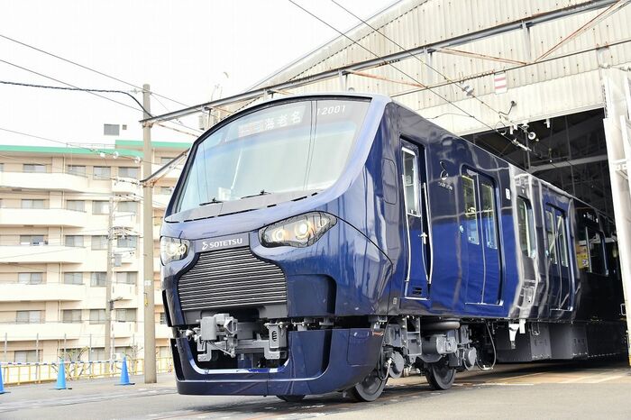 相鉄12000系の出発式