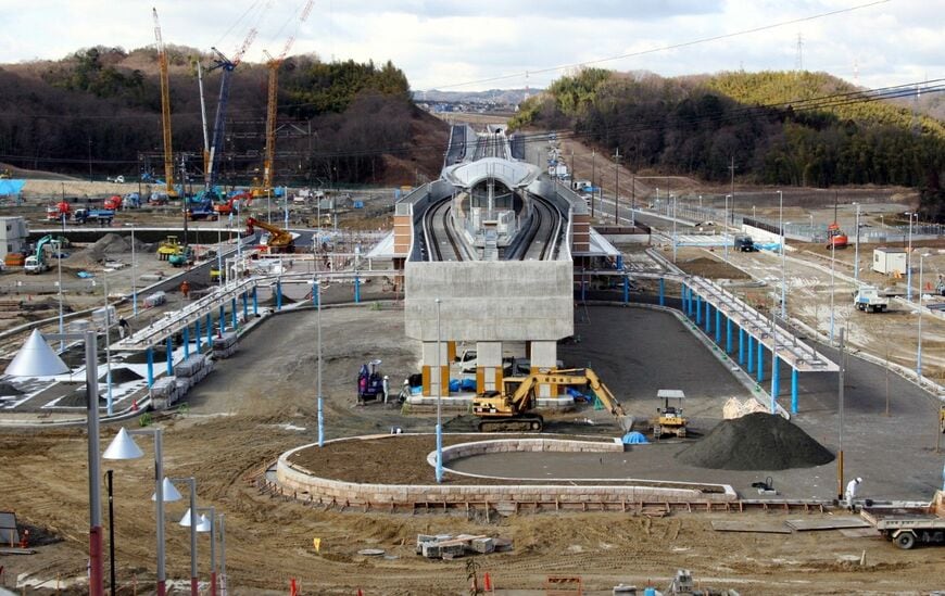 駅前整備の工事が進む、完成当時の学研奈良登美ヶ丘駅（写真：近畿日本鉄道）