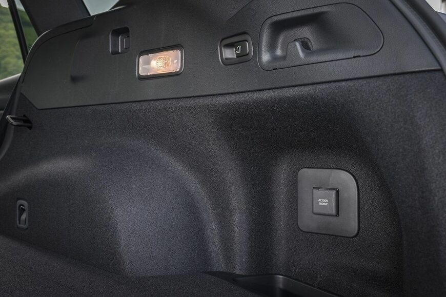 新たに追加されたスバル「レヴォーグ レイバック」のS:HEVモデル（写真：SUBARU）