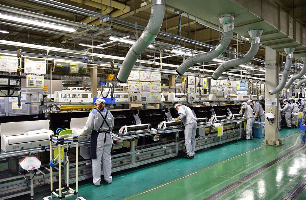 ダイキンは中国の格力電器（グリー）と組み、中国にインバーターエアコンを広げた。写真は同社の滋賀工場（写真：編集部撮影）