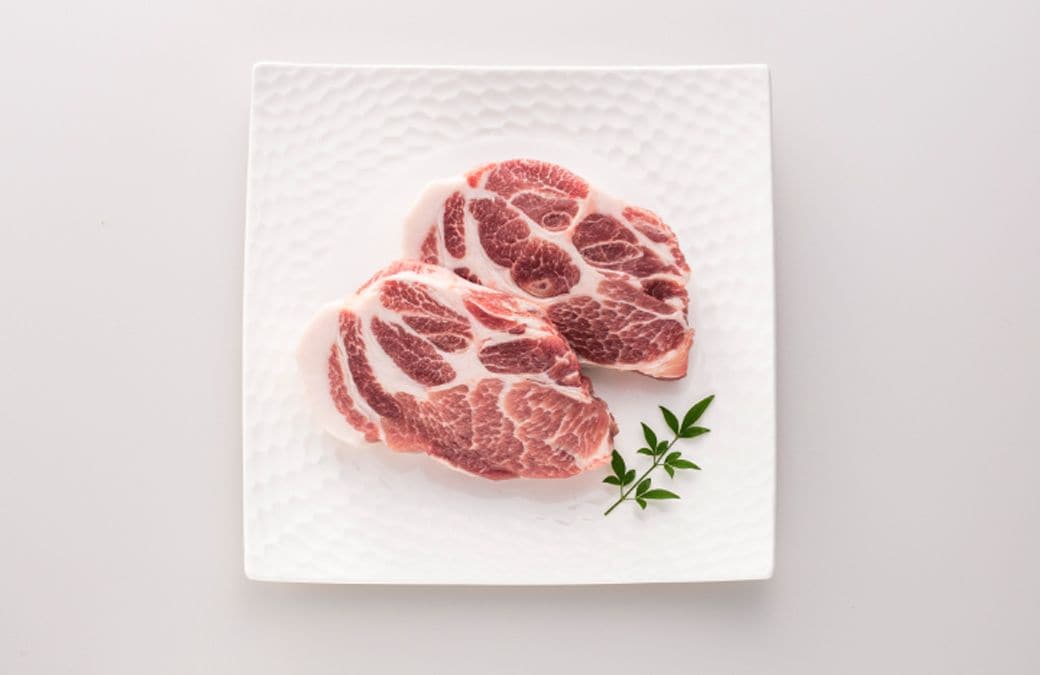 白く澄んだ脂はさらりと軽く、脂身が苦手な女性にも評判。プロ向け食材として、料理人からの評価も高い（写真：みやじ豚）