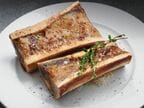 仔牛のスネ肉をオーブンで焼き上げたスペシャリテ