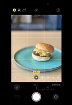 右上の「f」マークをタップ。1.4～16までの「f値」