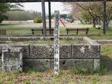 東武鉄道大谷線の跡地に残る「社有地」の柱（記者撮影）