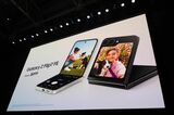 Galaxy Z Flip7 FEの価格は約900ドルで、約1100ドルのGalaxy Z Flip7より200ドルほど安い（筆者撮影）