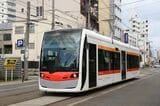 阪堺電気軌道が超低床電車の増発に備えて2020年に導入した1101形。1001形のマイナーチェンジ版である（筆者撮影）