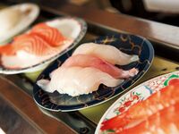 ネットで話題！｢変態回転寿司｣に行ってみた 寿司以外にも珠玉の料理が100品前後！