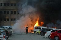 トルコ南部で知事室の入るビル近くが爆発