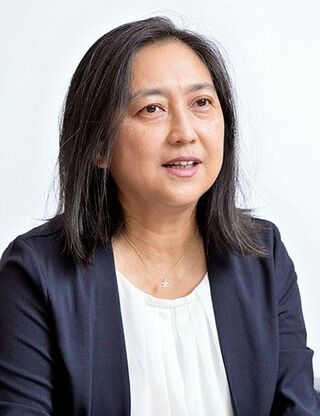 池本美香（いけもと・みか）日本総合研究所調査部上席主任研究員、千葉大学客員教授専門は、子ども・女性政策（保育、教育、労働、社会保障など）。1989年日本女子大学文学部卒業。三井銀行入行、三井銀総合研究所（現日本総合研究所）出向。2000年千葉大学大学院社会文化科学研究科博士課程修了、博士（学術）。著書に『子どもの放課後を考える』（勁草書房）など。22年度まで厚生労働省社会保障審議会児童部会放課後児童対策に関する専門委員会委員。現在、東京都こども未来会議委員などを務める（撮影：梅谷秀司）