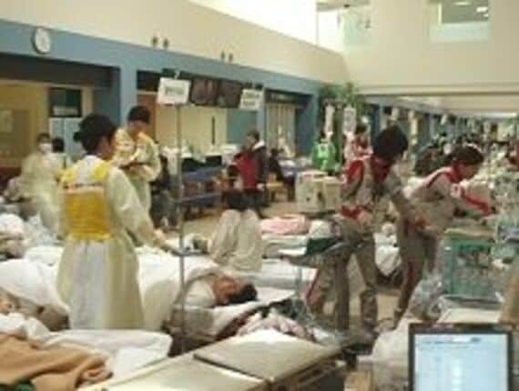 史上空前規模の災害医療を担った石巻赤十字病院、救護チーム統括医師に「震災後100日」の課題を聞く