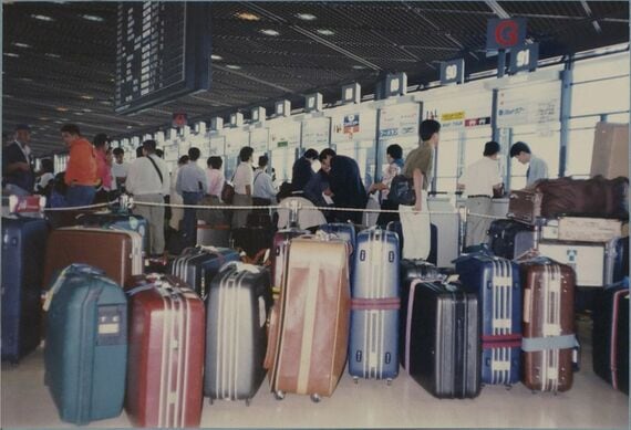 成田空港出発ロビー