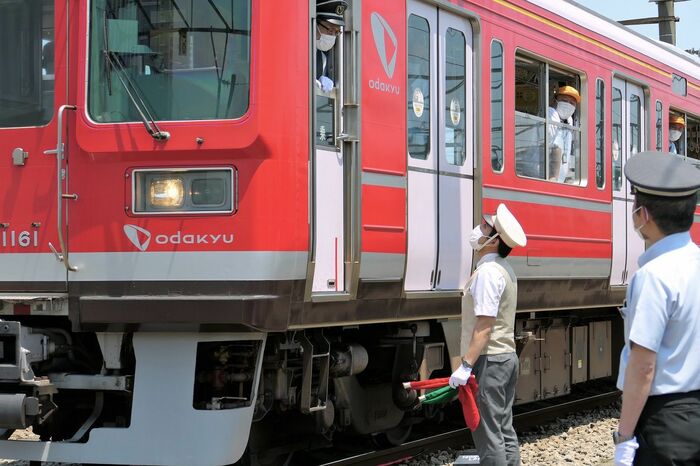 作業ごとに運転士と打ち合わせをする