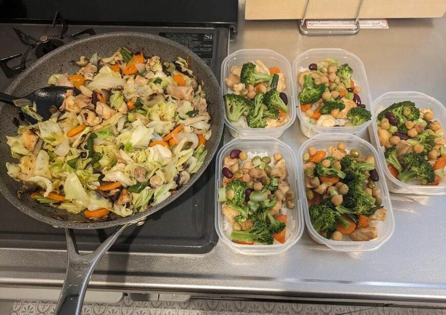 寺内さん自作の筋トレ飯。「手軽さ」に注目し、料理として食べていたという（写真：本人提供）（写真：本人提供）
