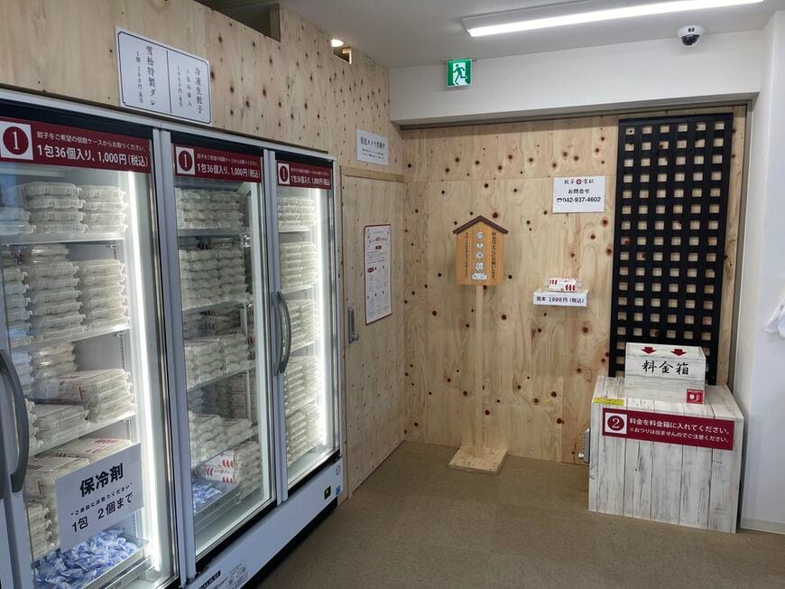 店舗内はシンプルだが、見えない部分で運営コストがかかっているという（写真：YES）