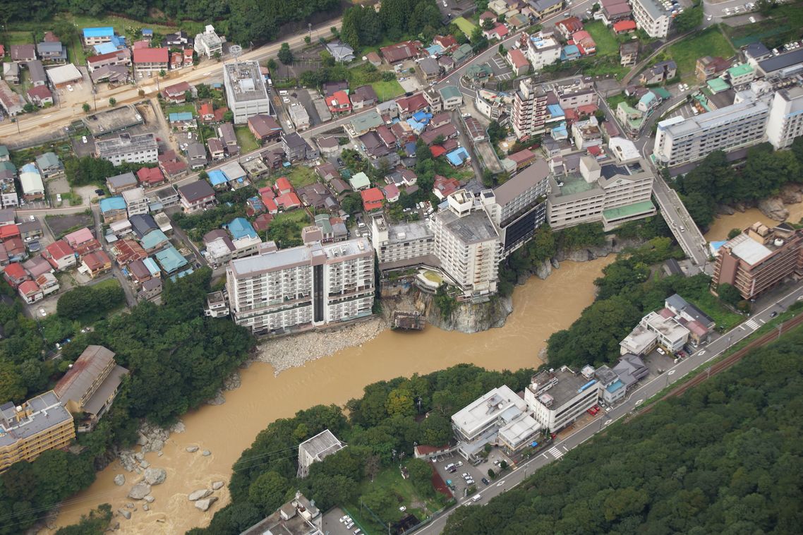 鬼怒川温泉ではホテルの建物の一部が崩落
