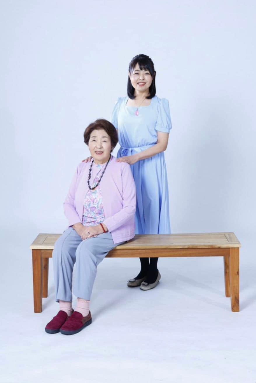 新開さんと母（写真：新開さん提供）