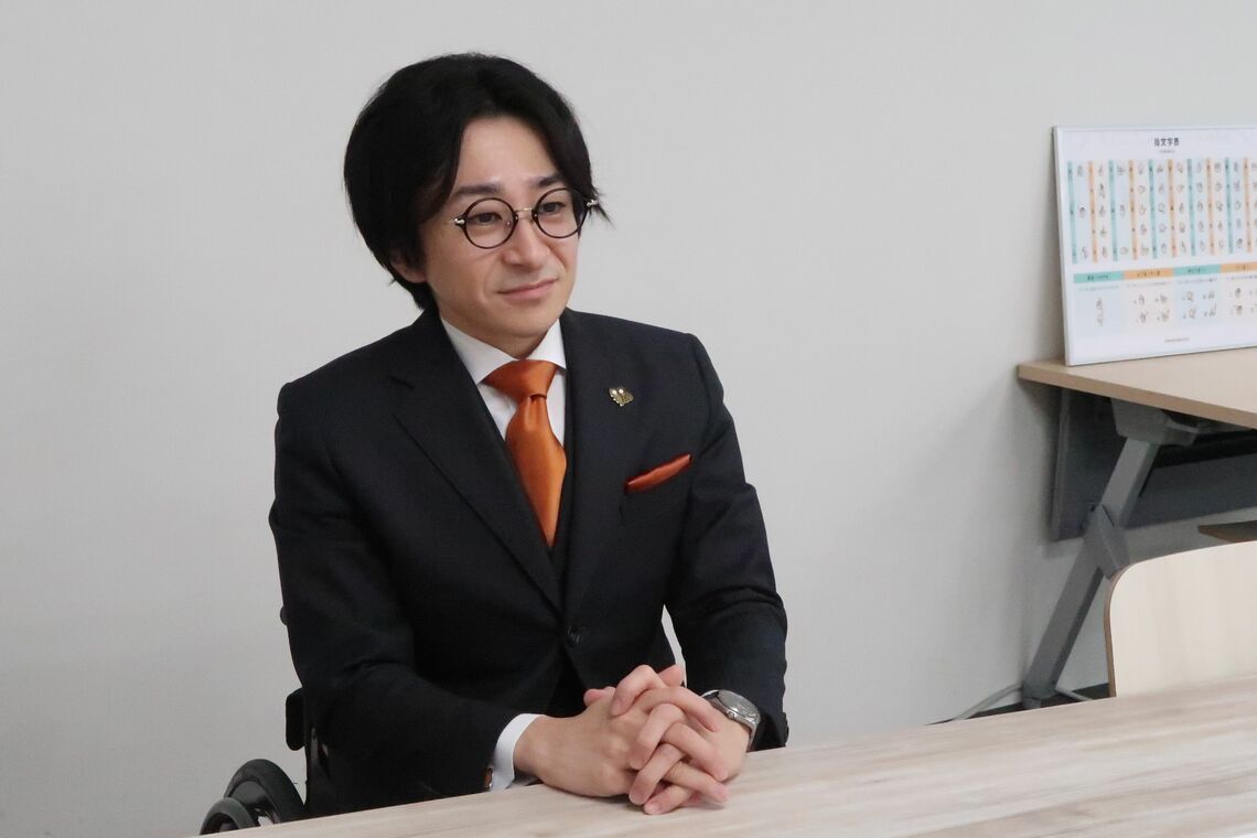 垣内氏。2010年、立命館大学経営学部在学中にミライロを設立した（写真：編集部撮影）