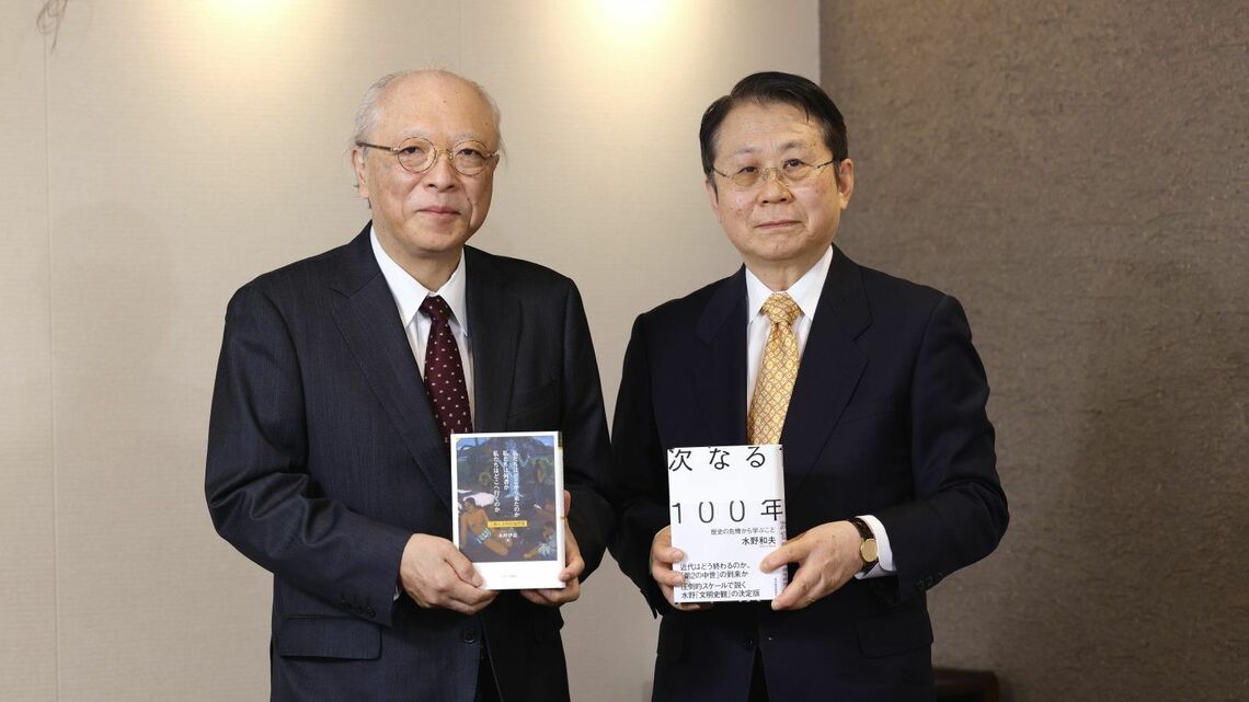 木村伊量氏（写真左）と水野和夫氏が、近代システムの限界などについて語り合った（撮影：尾形文繫）