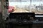 運転士側の展望席から前方を眺める
