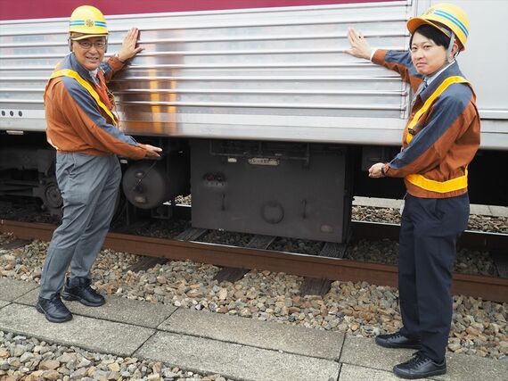 東武鉄道車両部車両企画課主任の泉川友彦さんと松田朋之さん