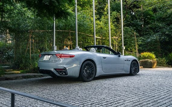 スポーティでありながらエレガントなシルエットを持つ（写真：Maserati Japan）