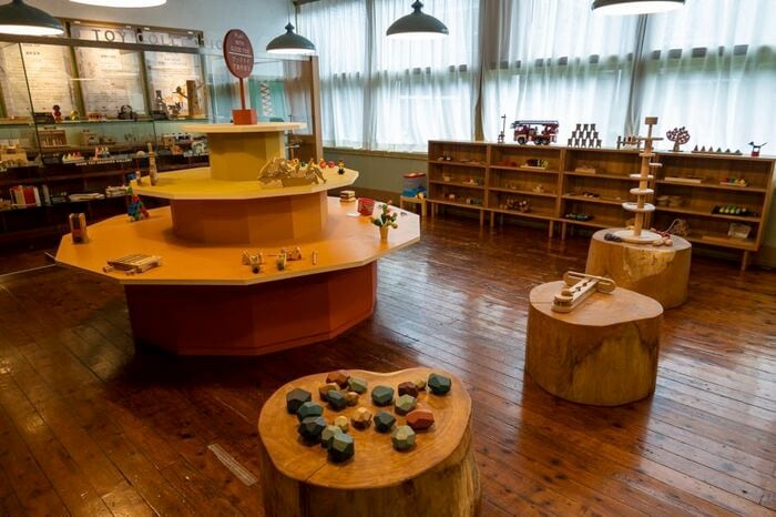 教室や体育館がそのまま遊べる展示室に