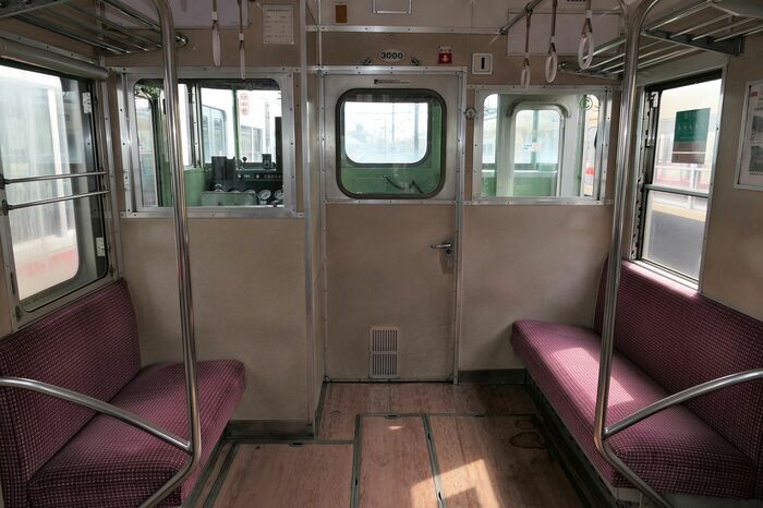 3000号車は運転席後ろにも座席があった
