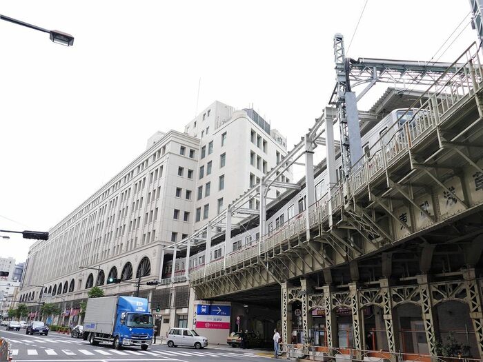 浅草駅のホームは駅ビル2階にある
