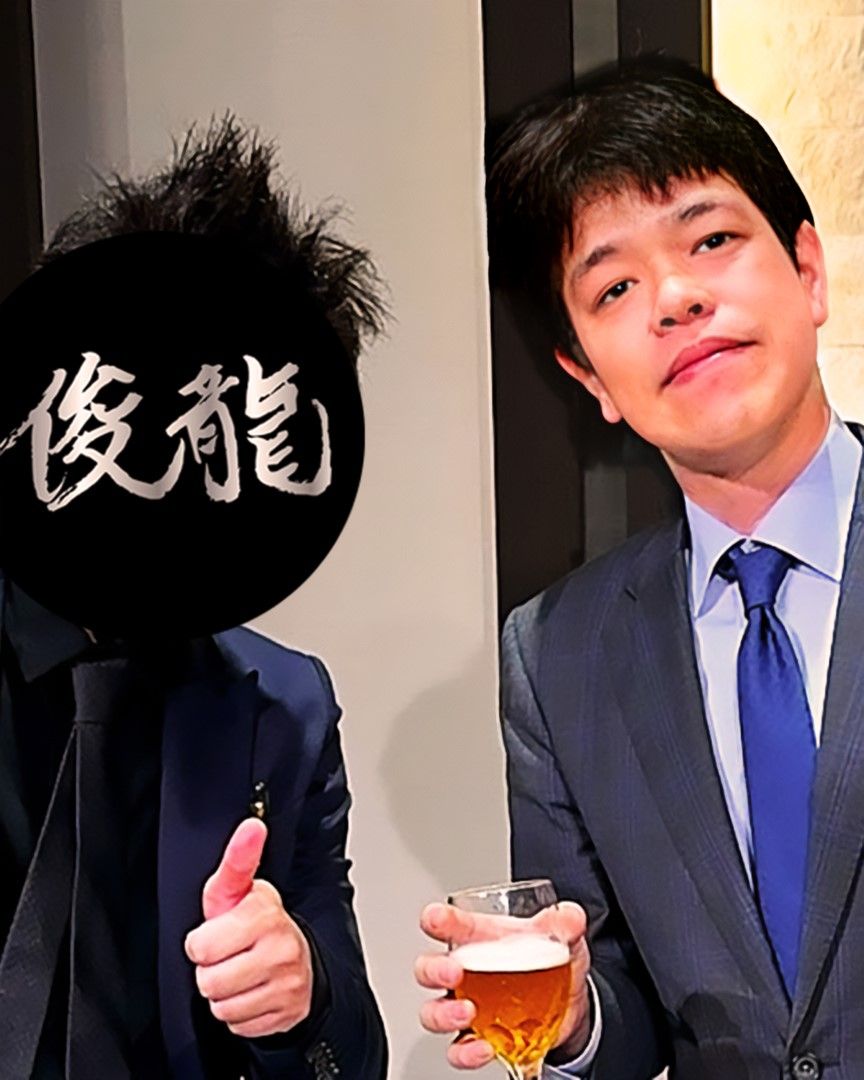 【写真⑤：現在も親交の深い作曲家俊龍さんと共に】