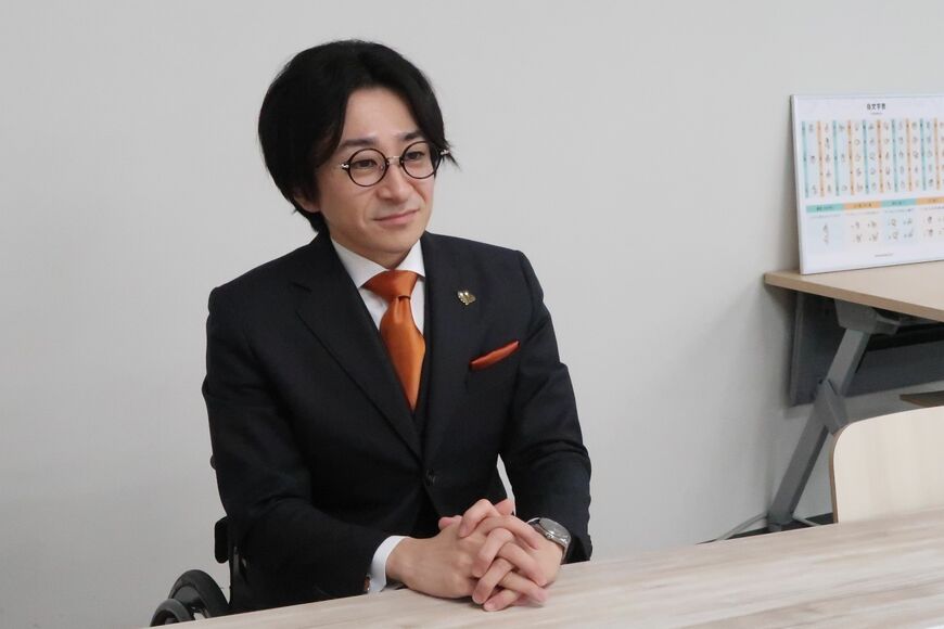 垣内氏。2010年、立命館大学経営学部在学中にミライロを設立した（写真：編集部撮影）