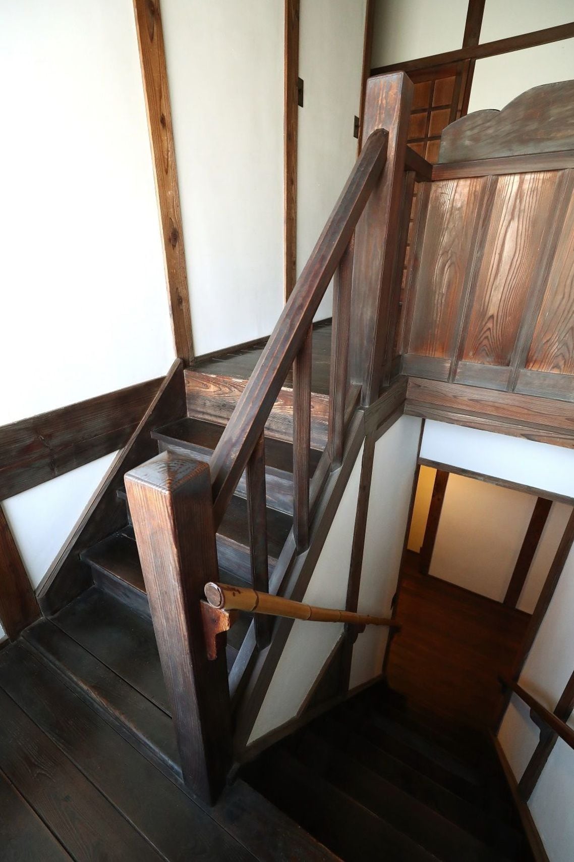 柳邸内には階段は2つあった（西館）
