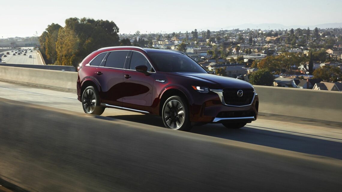 4月に北米で発売した「CX-90」。マツダが「ラージ商品群」と呼ぶ大型SUVの中でも最上位モデル(写真:マツダ)