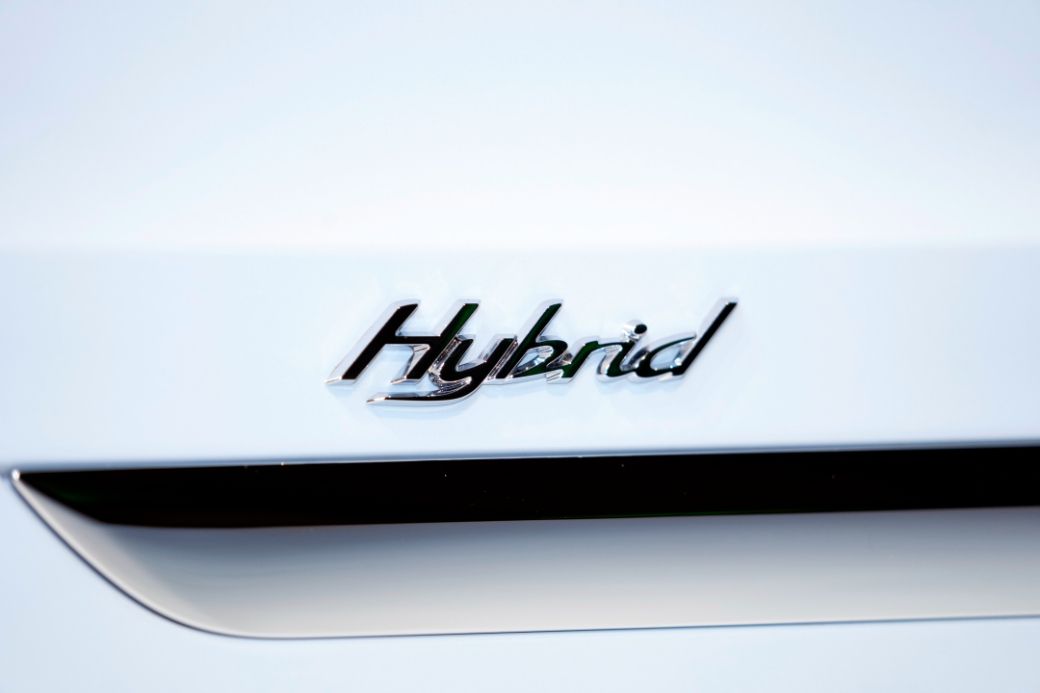 Hybridのバッジがあしらわれている（撮影：梅谷秀司）