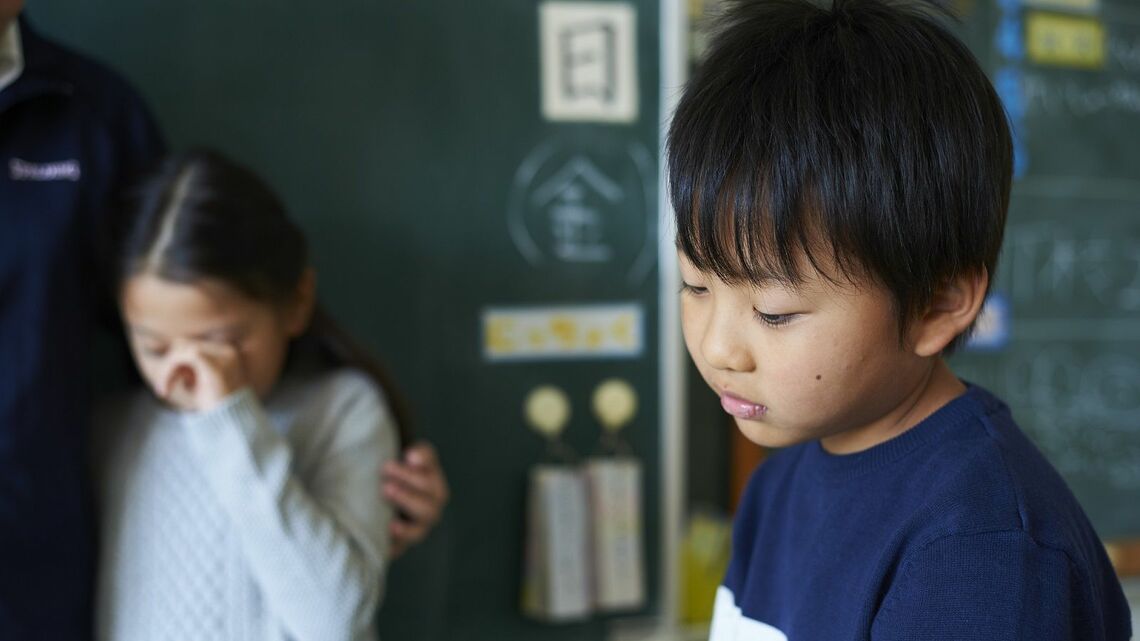 勝ち負けにこだわる子ども。背景には何があるのでしょうか（写真： つむぎ ／PIXTA）