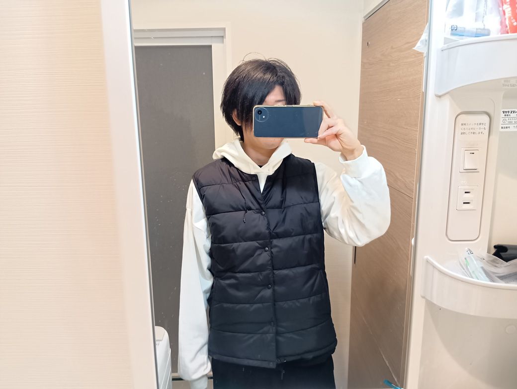 着るコタツを着用した筆者