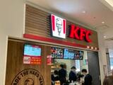 ケンタッキーの他、フレッシュネスバーガーや銀だこなど安心感のあるメンツも充実（筆者撮影）