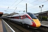 LNER（ロンドン・ノースイースタン鉄道）に投入されたクラス800。愛称は「あずま」（記者撮影）