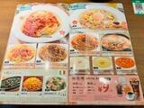 上海のサイゼリヤメニュー。日本でもおなじみの料理が並ぶ（写真：阿生撮影）