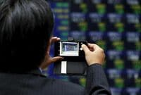 前場の日経平均続伸､アップル関連など堅調 金融株などが賑わい､TOPIXは年初来高値更新