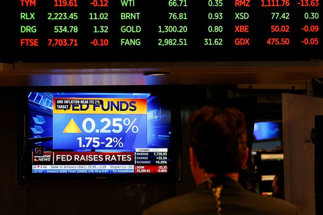 米国株下落､FRBが利上げペースの加速示唆
