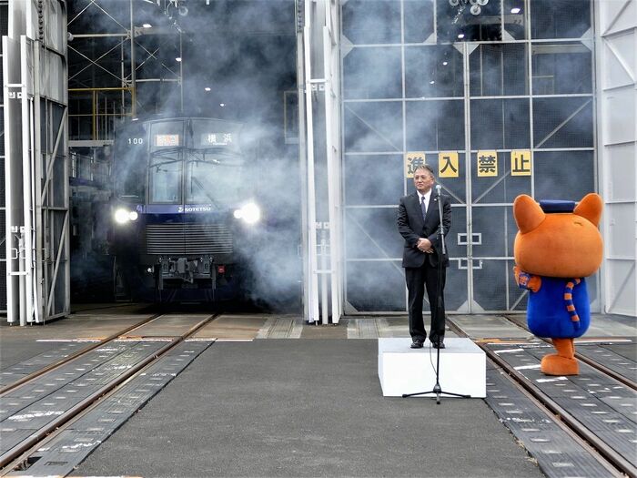 新型車両「20000系」のお披露目＝2018年1月