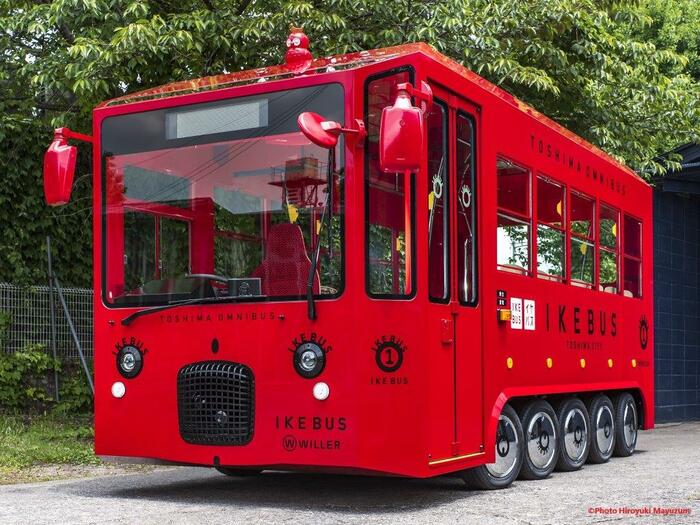 バスの正面は顔のようだ