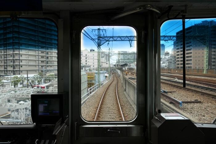高架上の本線が見えてきた
