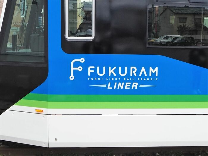 側面に入る「フクラムライナー」のロゴ
