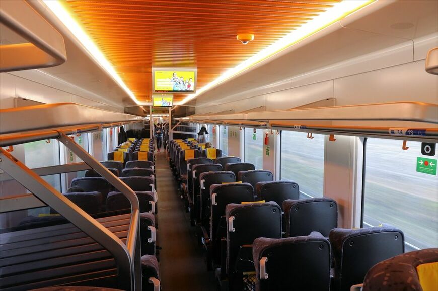 ローコスト（2等車）の車内（撮影：橋爪智之）