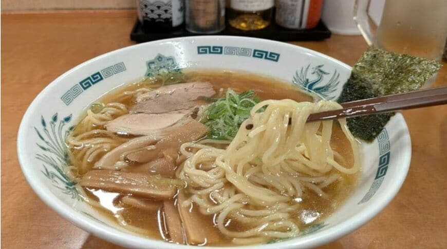 日高屋の看板メニューである中華そばは、ベトナム人の従業員にも人気が高いという（写真：美紀 悠子撮影）