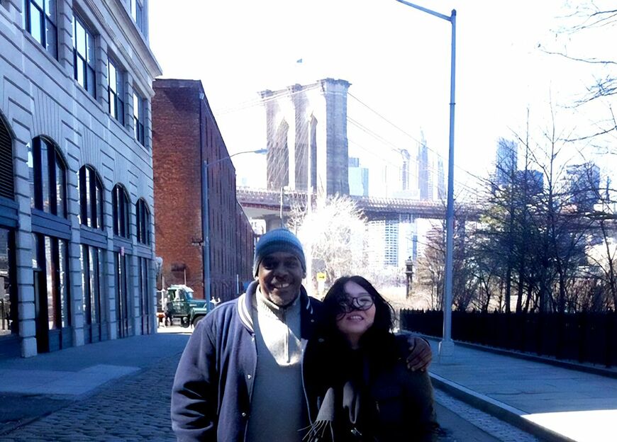 筆者のバイエ・マクニールさんとミキさん（写真：筆者提供）