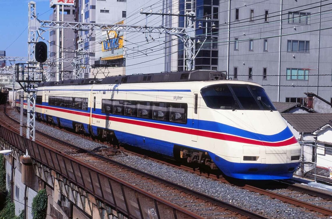 AE車の後継車、AE100形（撮影：南正時）