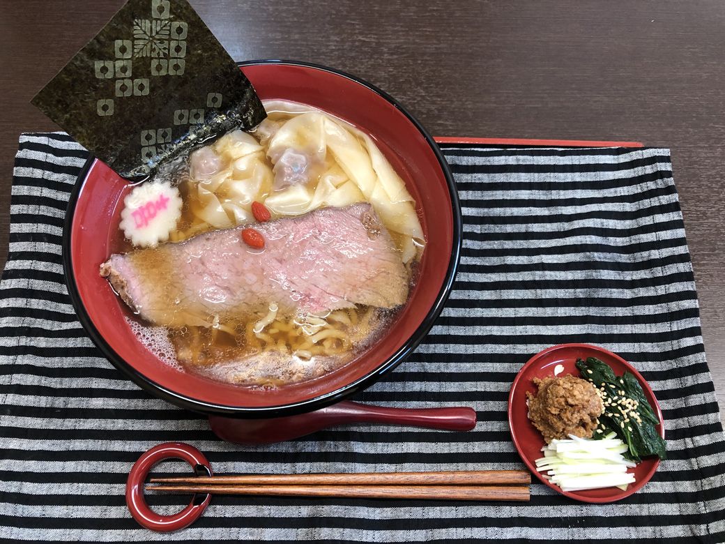 3000円ラーメン「SUGOI」。喜多方ラーメンに真面目に向き合ってきた、江花さんだからこそ生み出せた一杯だ（筆者撮影）