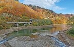 2013年に廃止された田子倉駅（中央）付近